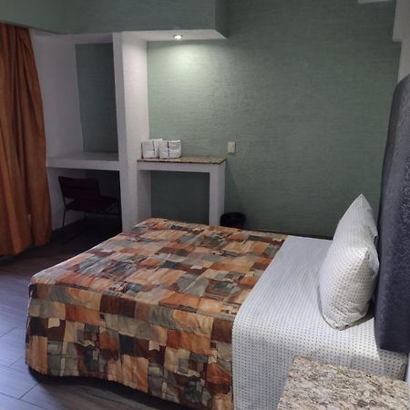 Hotel Metropolitan Гвадалахара Экстерьер фото