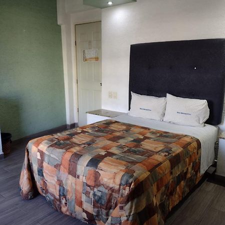Hotel Metropolitan Гвадалахара Экстерьер фото