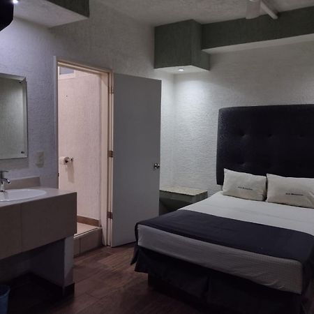 Hotel Metropolitan Гвадалахара Экстерьер фото