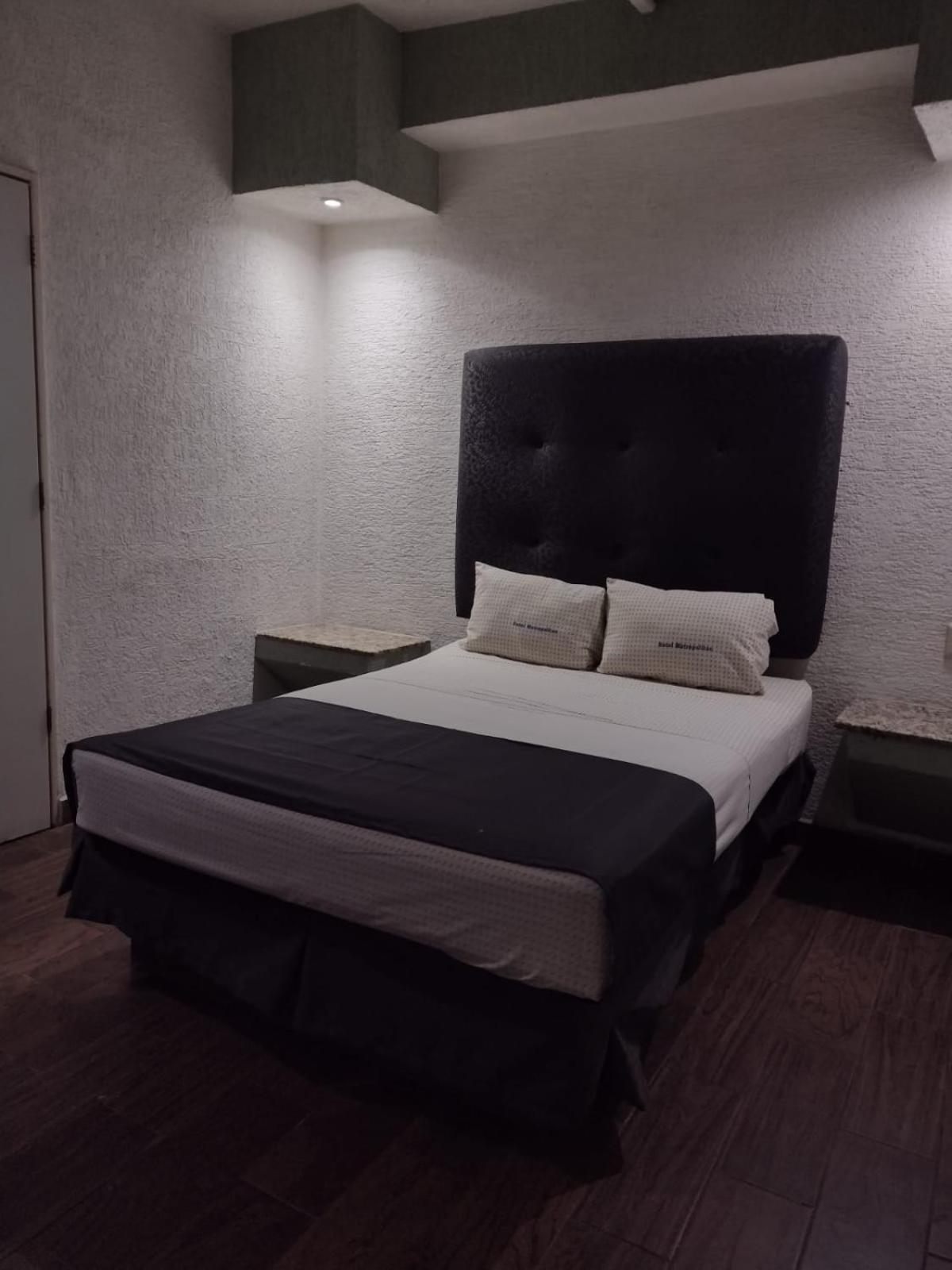 Hotel Metropolitan Гвадалахара Экстерьер фото