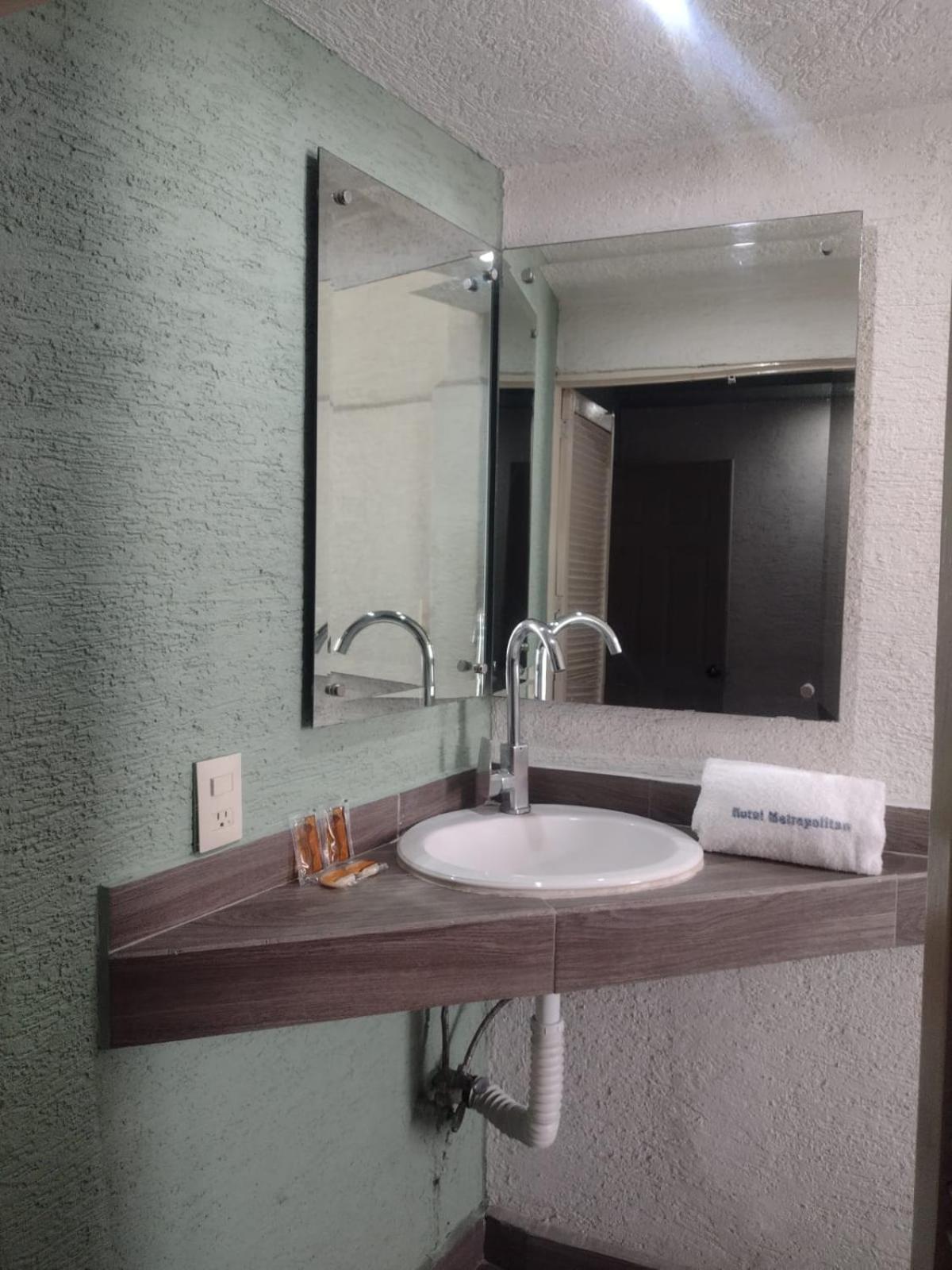 Hotel Metropolitan Гвадалахара Экстерьер фото