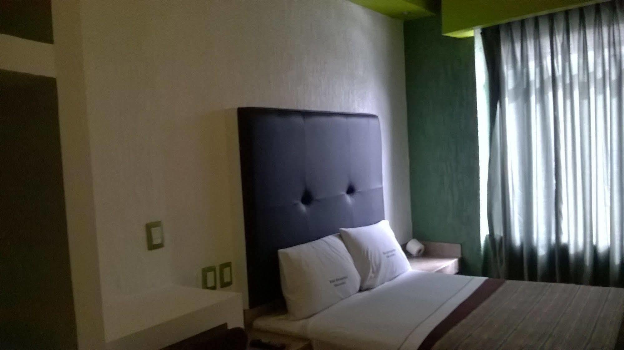 Hotel Metropolitan Гвадалахара Экстерьер фото